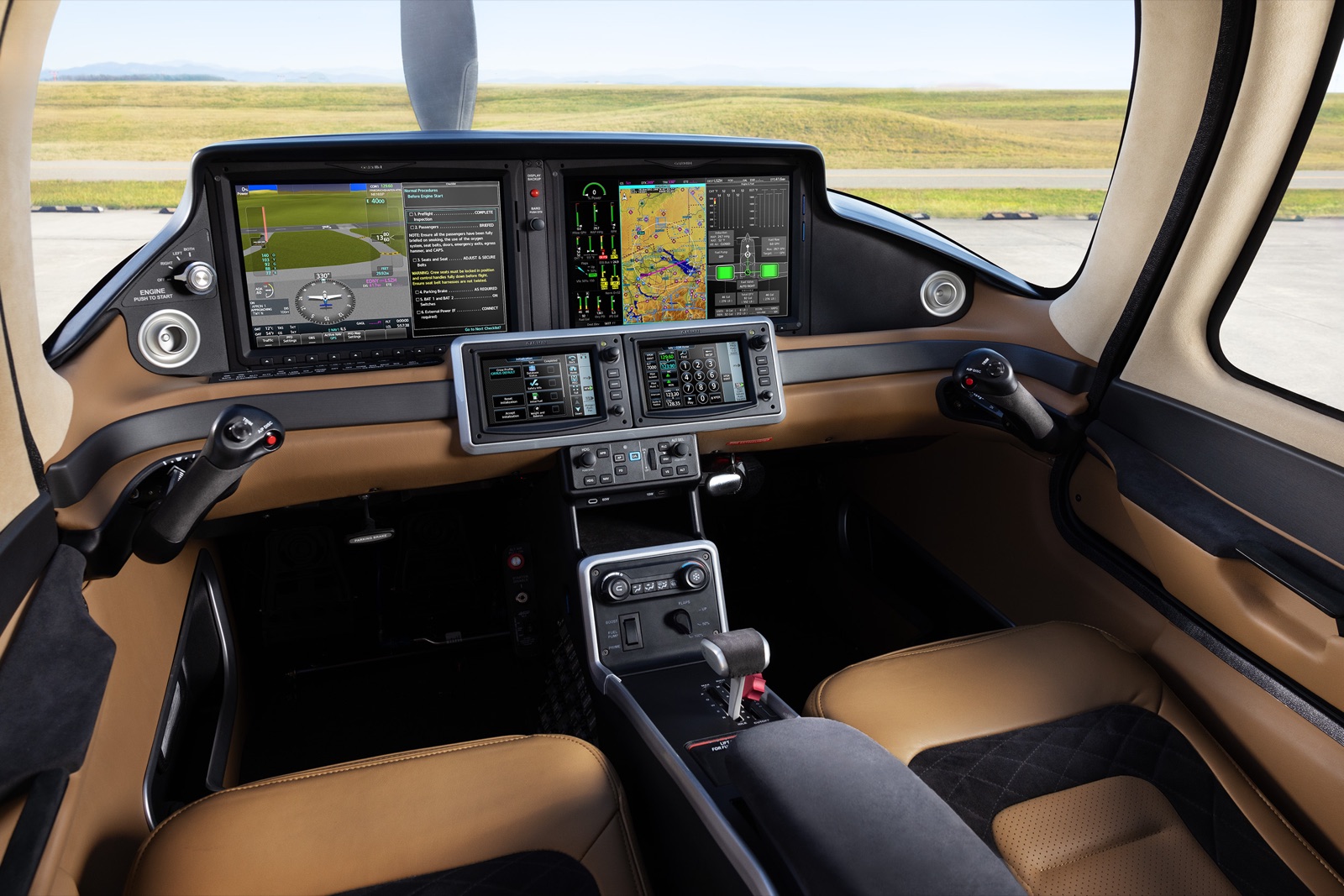 Perspective+ flight deck and cabin of Cirrus SR20 9K-SVNN
