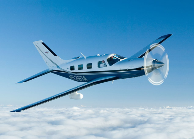 Retractable-gear single in cruise above cloud